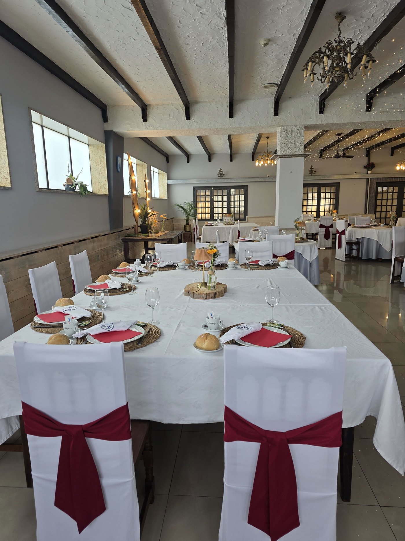 Mesa preparada para celebración